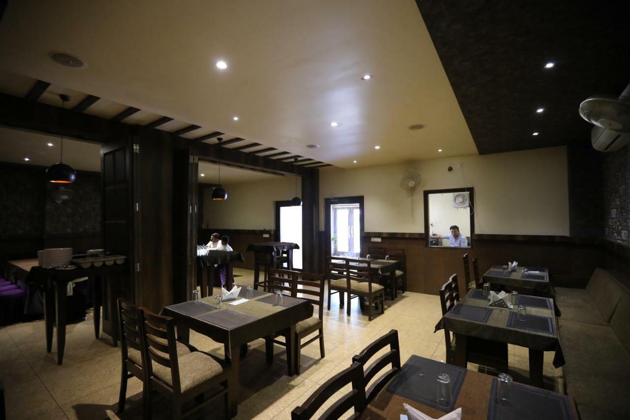 Oyo 40791 Hotel Hot N Fast Suratgarh Экстерьер фото