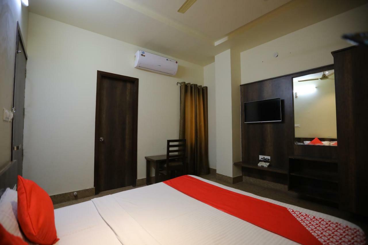 Oyo 40791 Hotel Hot N Fast Suratgarh Экстерьер фото
