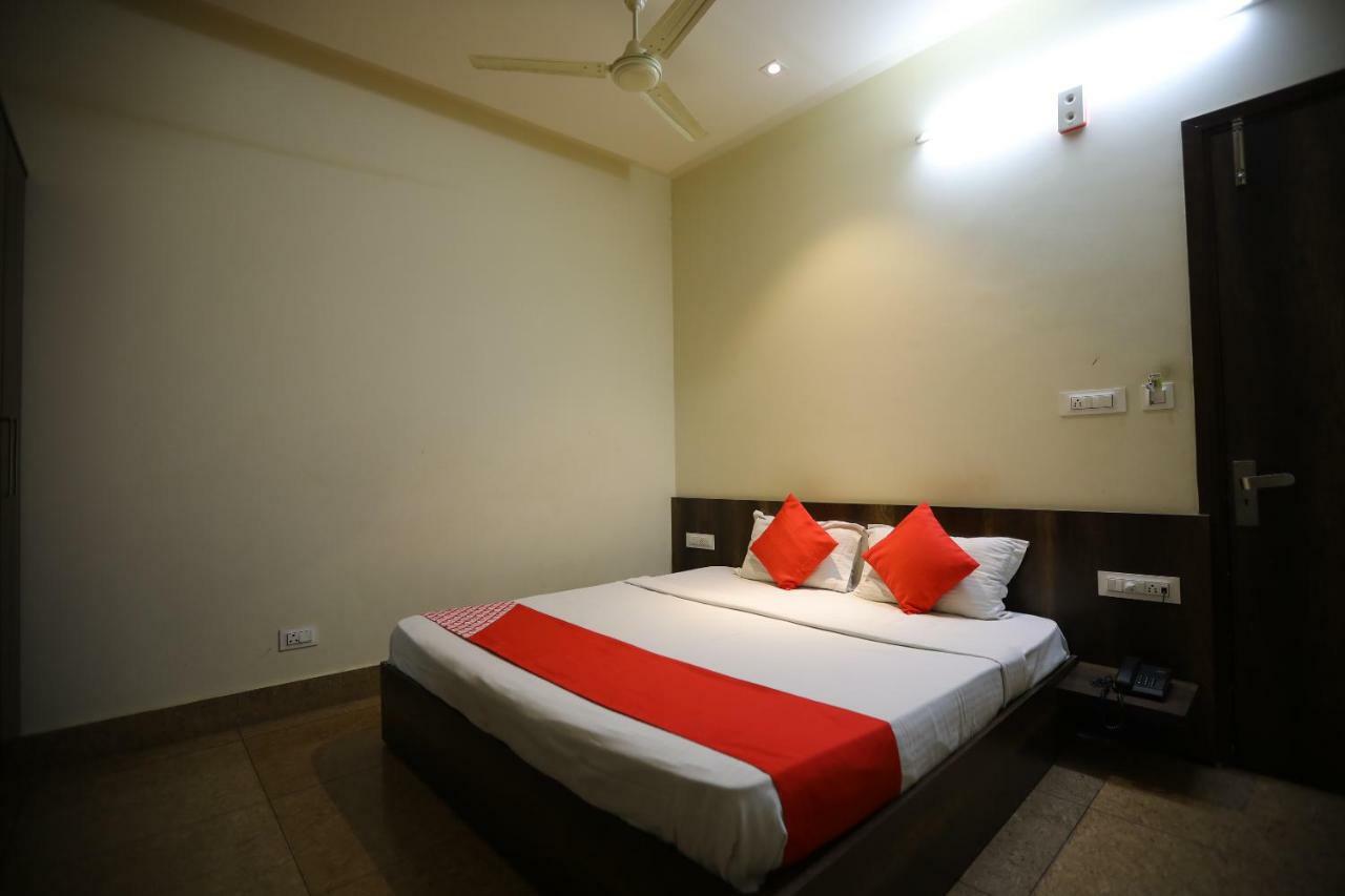Oyo 40791 Hotel Hot N Fast Suratgarh Экстерьер фото