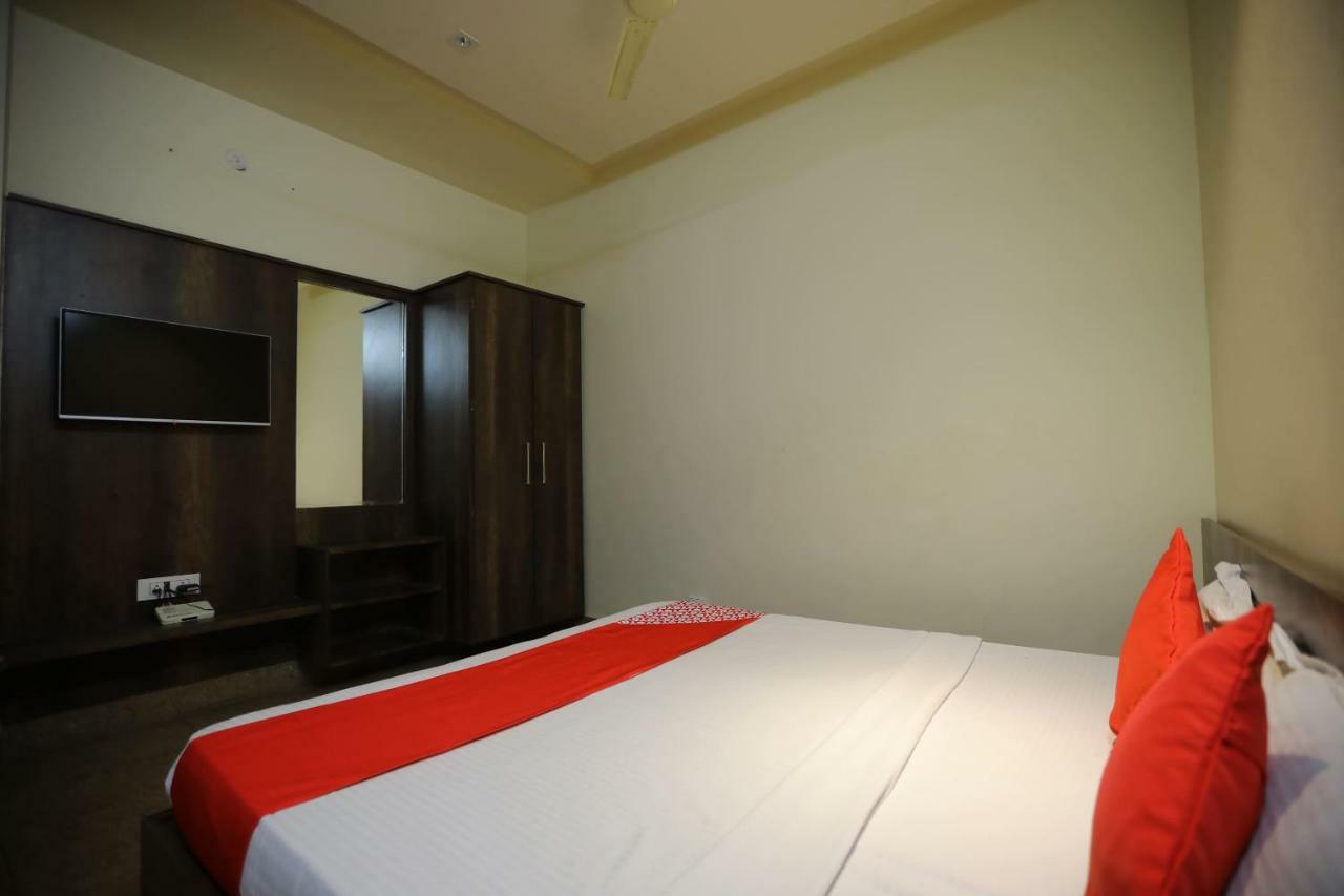 Oyo 40791 Hotel Hot N Fast Suratgarh Экстерьер фото