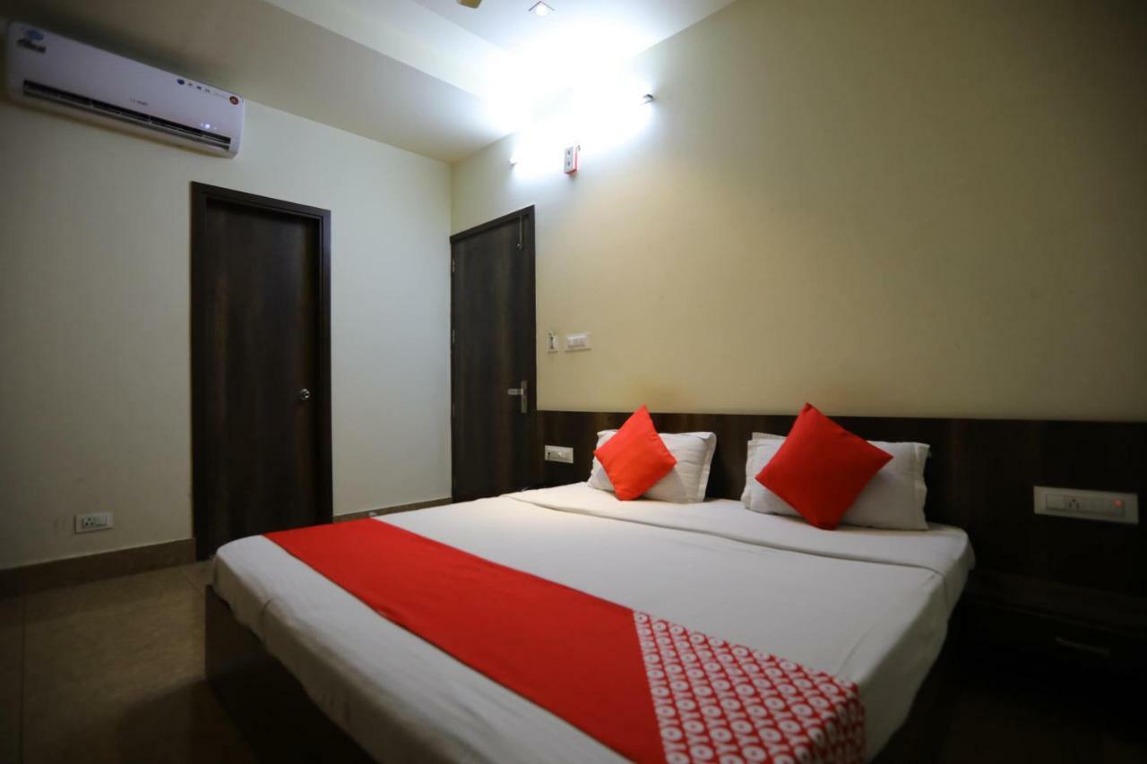 Oyo 40791 Hotel Hot N Fast Suratgarh Экстерьер фото