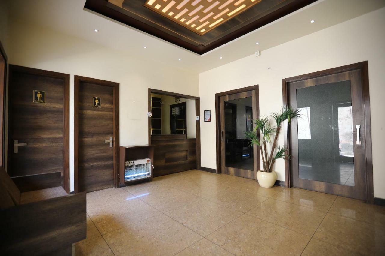 Oyo 40791 Hotel Hot N Fast Suratgarh Экстерьер фото