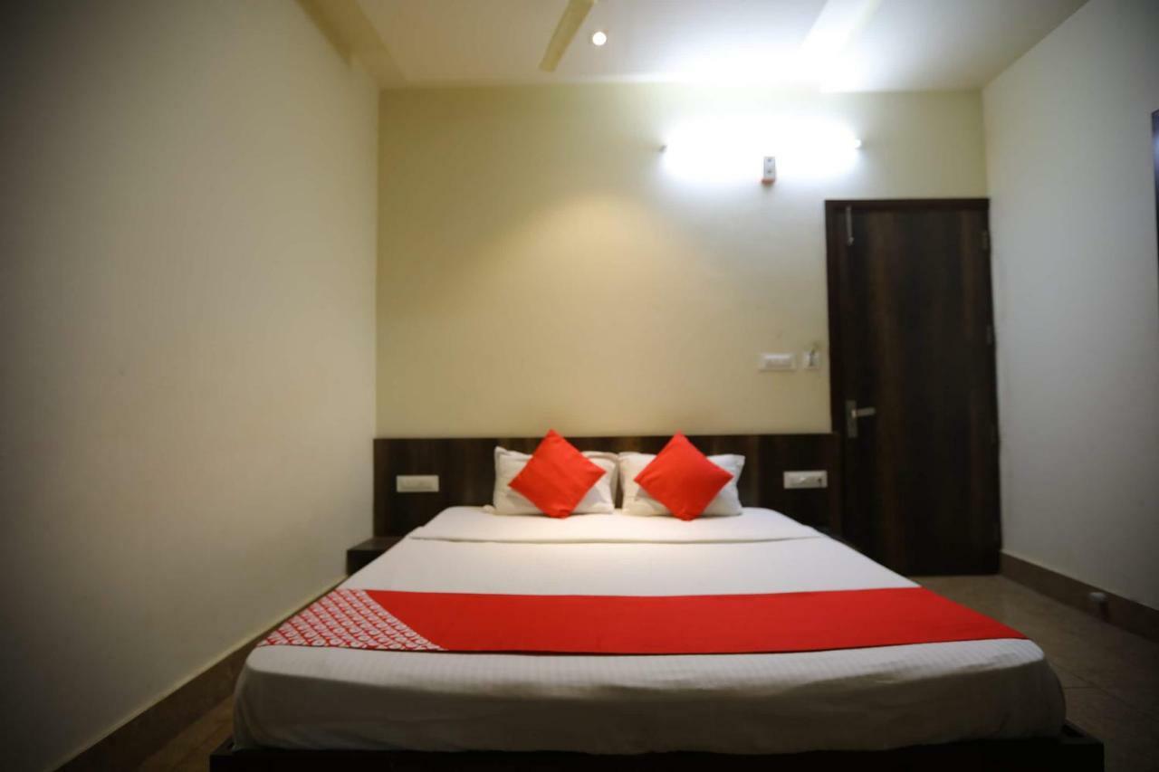 Oyo 40791 Hotel Hot N Fast Suratgarh Экстерьер фото