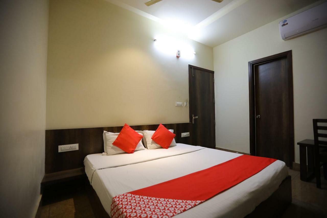 Oyo 40791 Hotel Hot N Fast Suratgarh Экстерьер фото