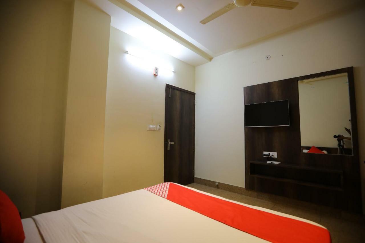 Oyo 40791 Hotel Hot N Fast Suratgarh Экстерьер фото